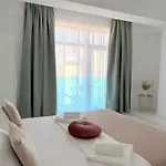 Amira 4*
