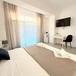 Amira 4*