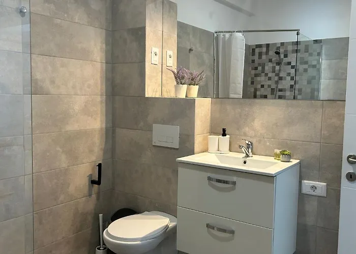 Amira 4* אפורי נורד