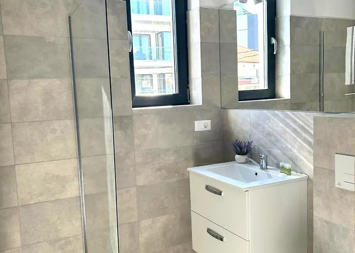 Amira מלון דירות