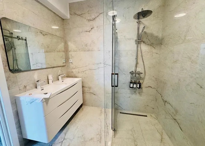 Amira אפורי נורד