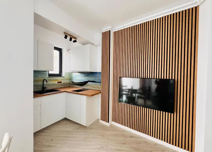 מלון דירות Amira 4*