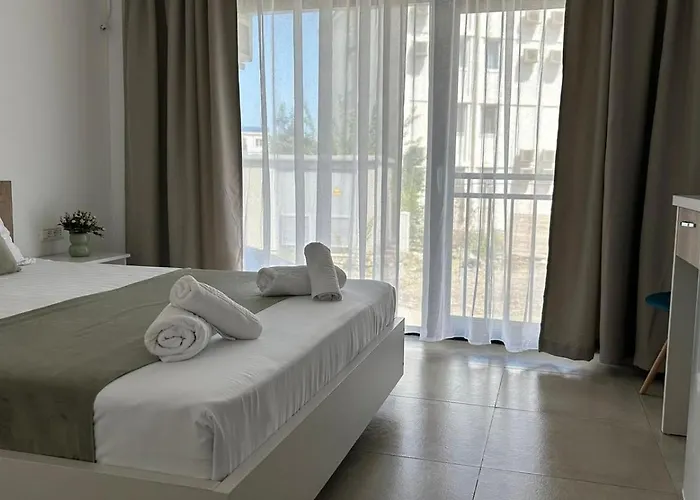 Amira 4* אפורי נורד