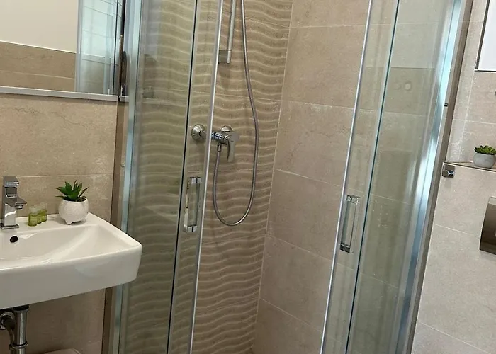 Amira מלון דירות 4*