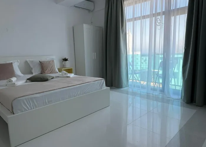 מלון דירות Amira אפורי נורד