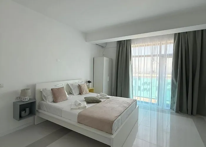 Amira מלון דירות 4*