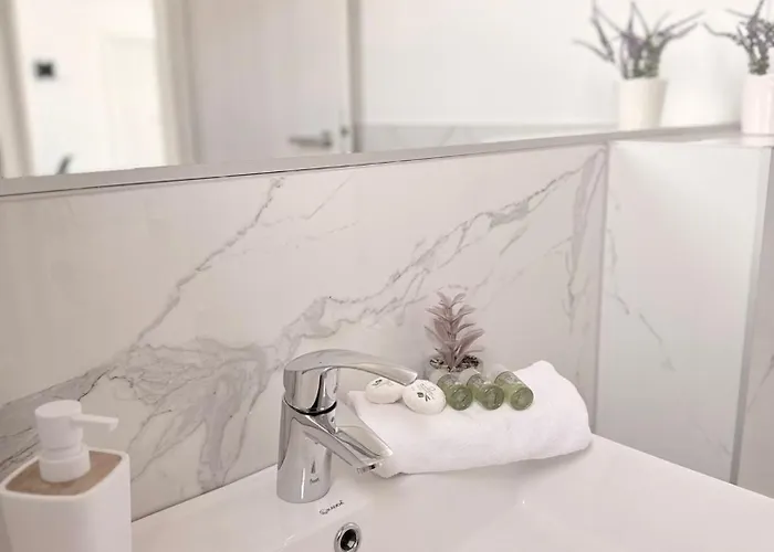 מלון דירות Amira אפורי נורד