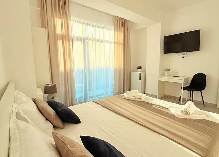 Amira אפורי נורד