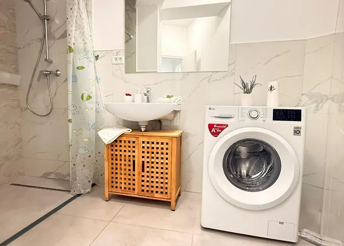 מלון דירות Amira 4*