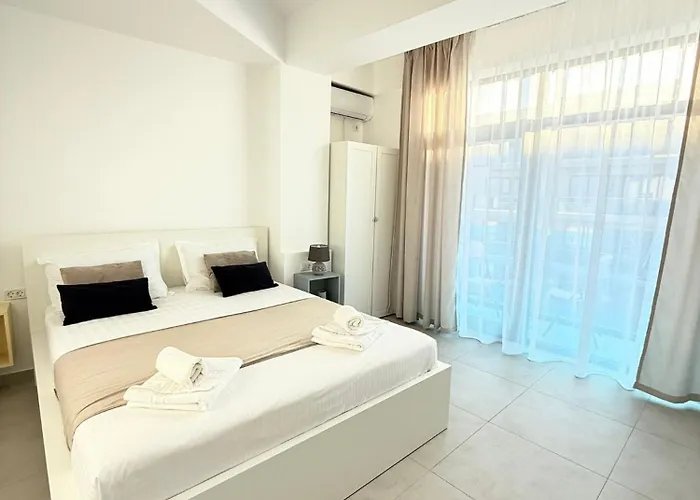 Amira אפורי נורד