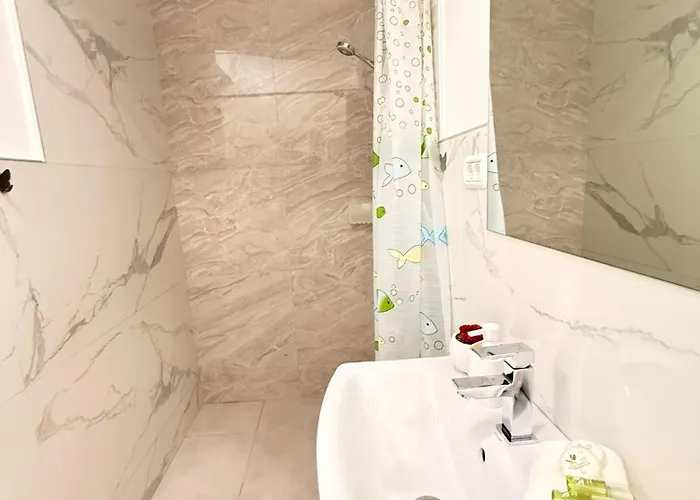 Amira אפורי נורד