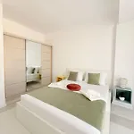 Amira 4*