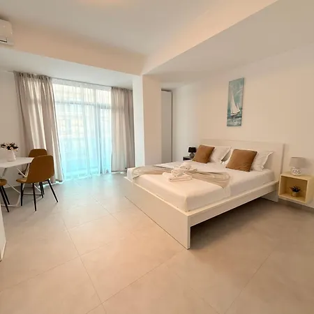 Aparthotel Amira 3*