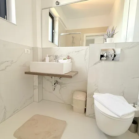 Amira Aparthotel 3*