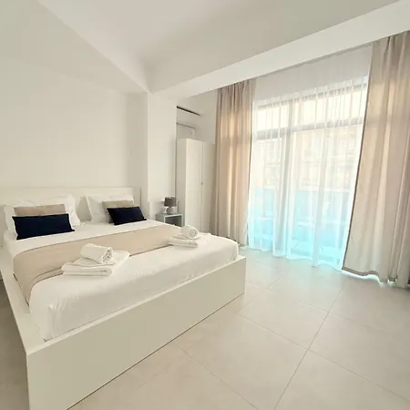 Amira Aparthotel 4*